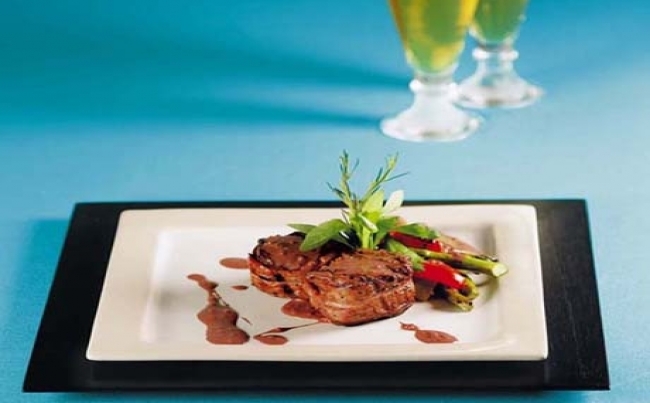 Tournedos grill mixto en salsa dos mostazas